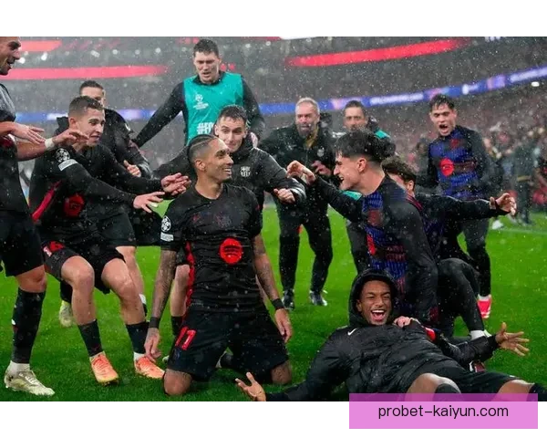 拉菲尼亚凭借速度优势引领球队反弹，状态回暖表现令人瞩目