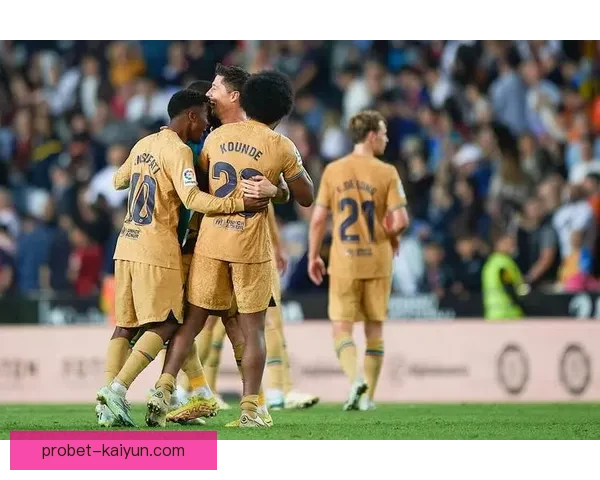 莱万多夫斯基西甲银靴奖项持续受到关注，表现稳健引发热议